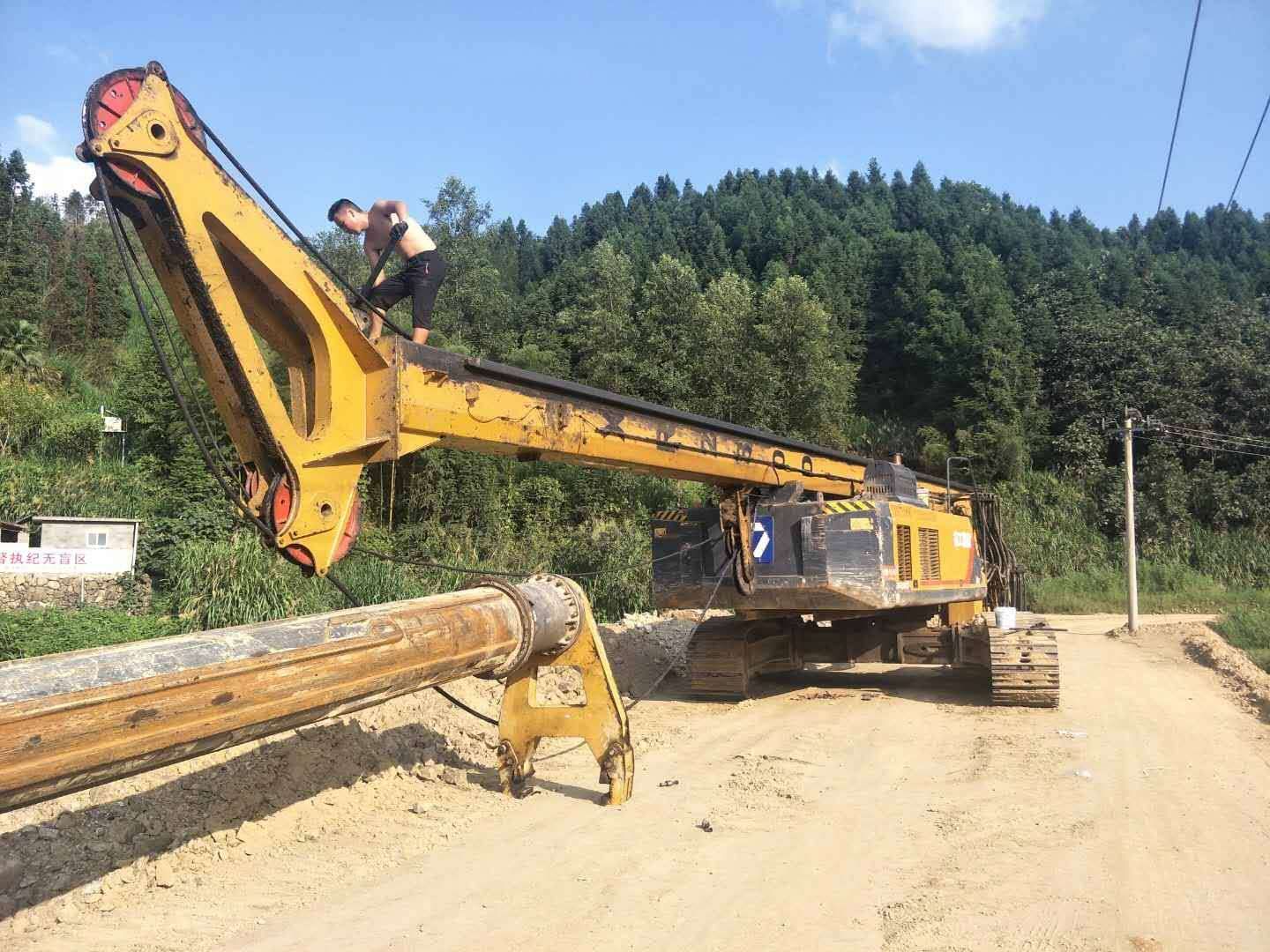 旋挖鉆機(jī)機(jī)手維修、操作.jpg